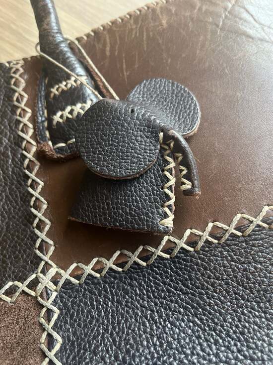 Large Dark Brown Leather Bag for the Weekend. Mix of Patchwork Style Leathers. W - Picture 4 of 16